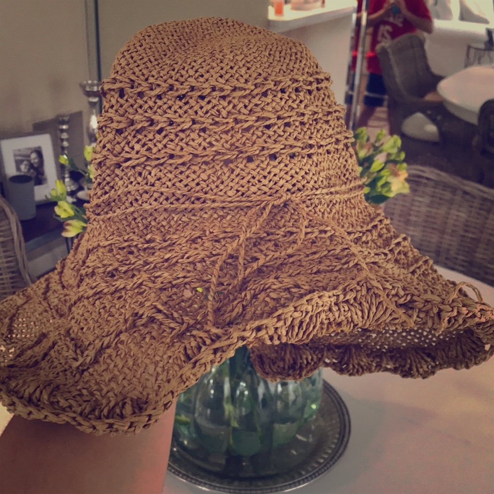 Wide brim hat